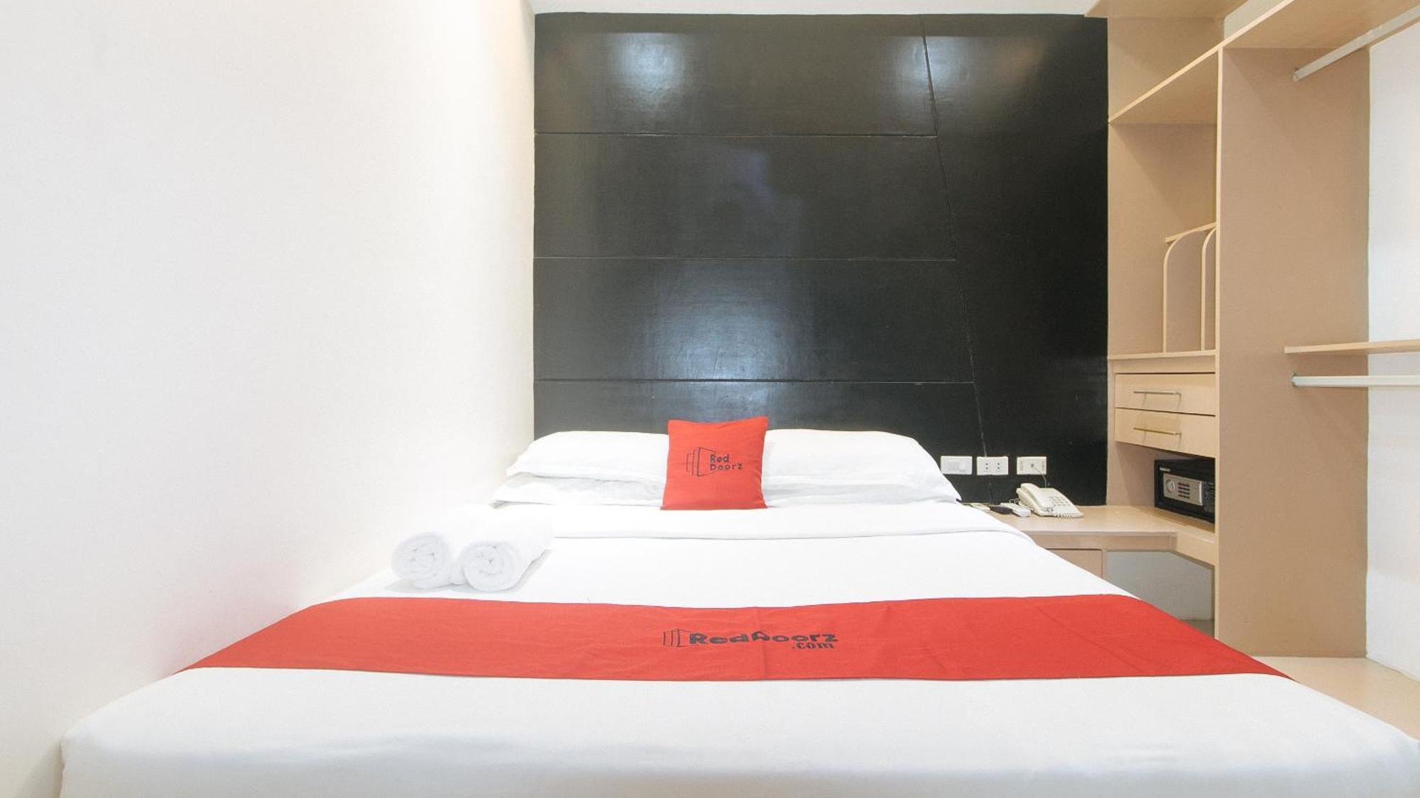 Reddoorz At Grand Apartelle Hernan Cortes Cebu Екстериор снимка