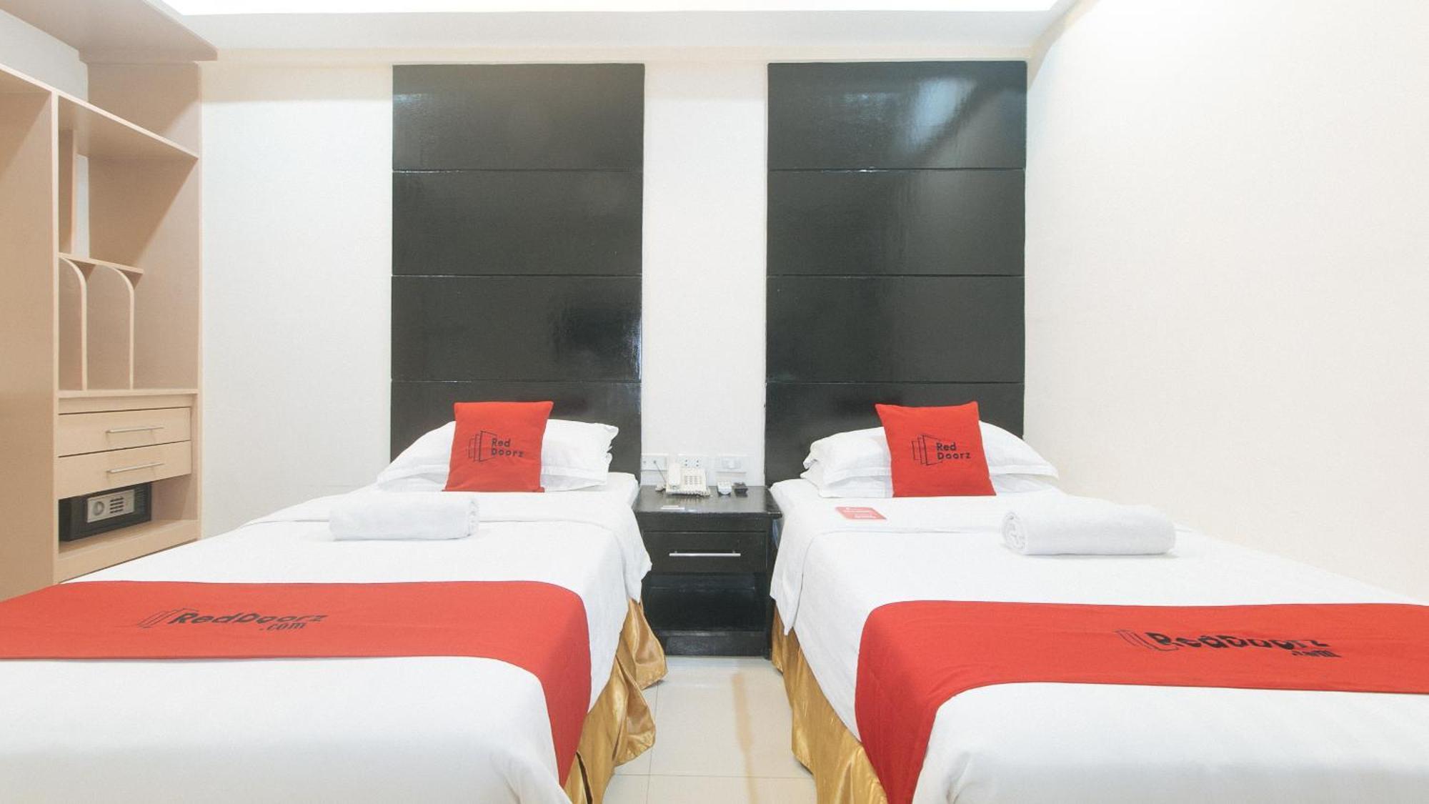 Reddoorz At Grand Apartelle Hernan Cortes Cebu Екстериор снимка