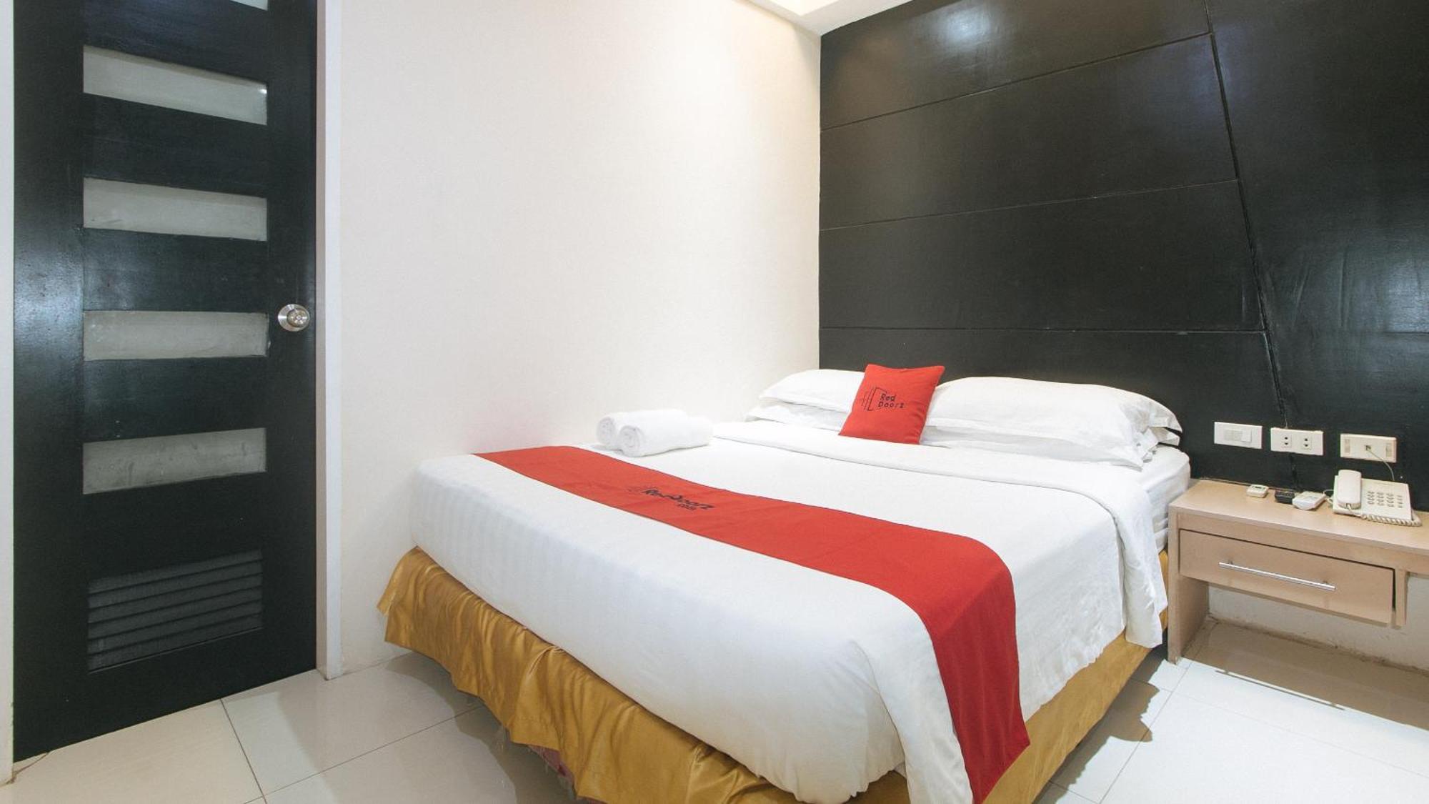 Reddoorz At Grand Apartelle Hernan Cortes Cebu Екстериор снимка